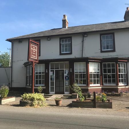 Bed and Breakfast The Penruddocke Arms Dinton  Экстерьер фото