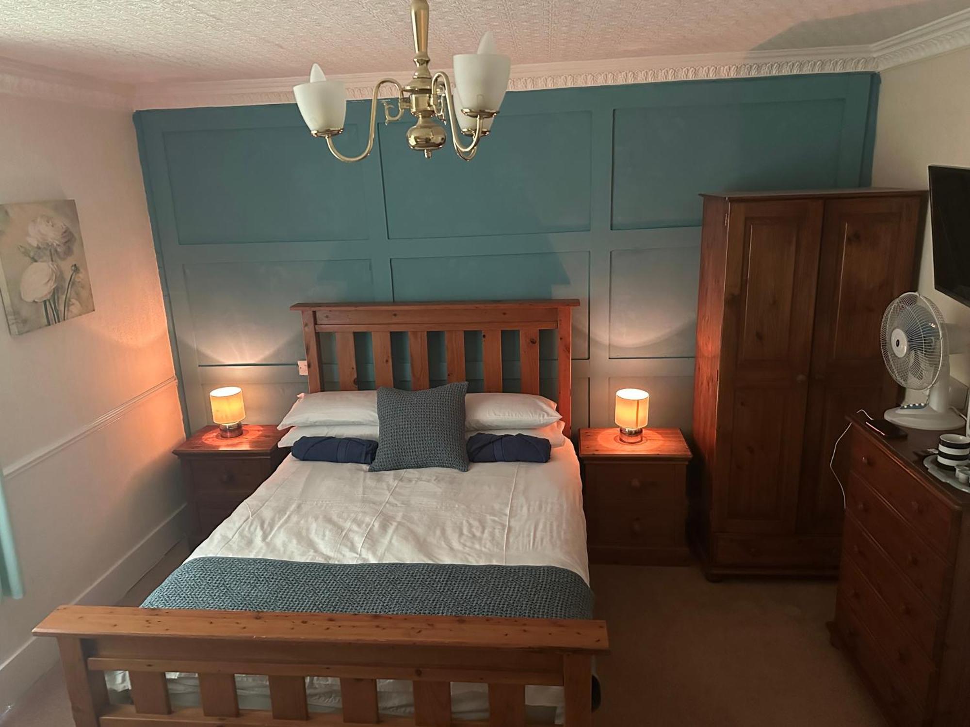 Bed and Breakfast The Penruddocke Arms Dinton  Экстерьер фото