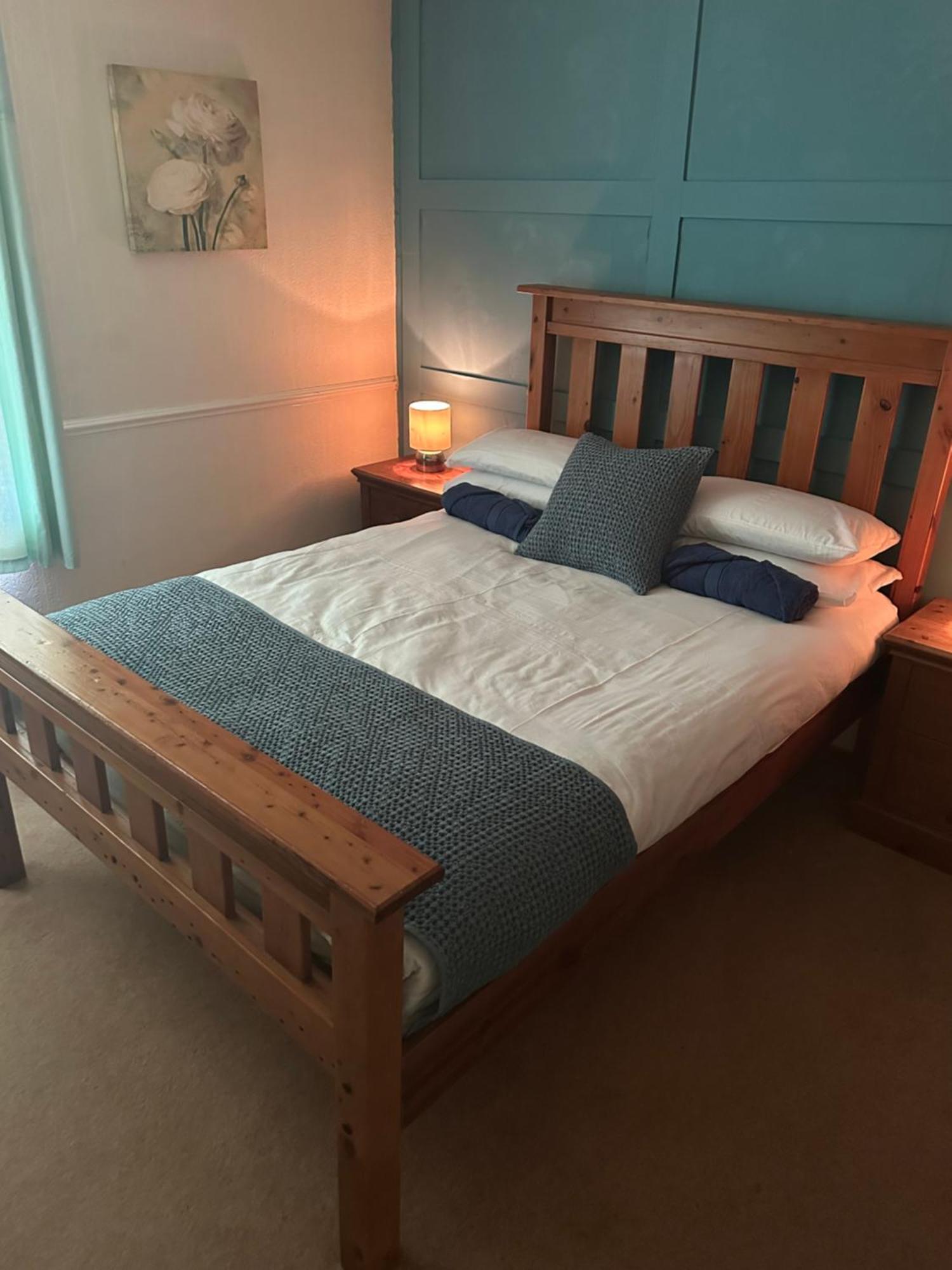 Bed and Breakfast The Penruddocke Arms Dinton  Экстерьер фото