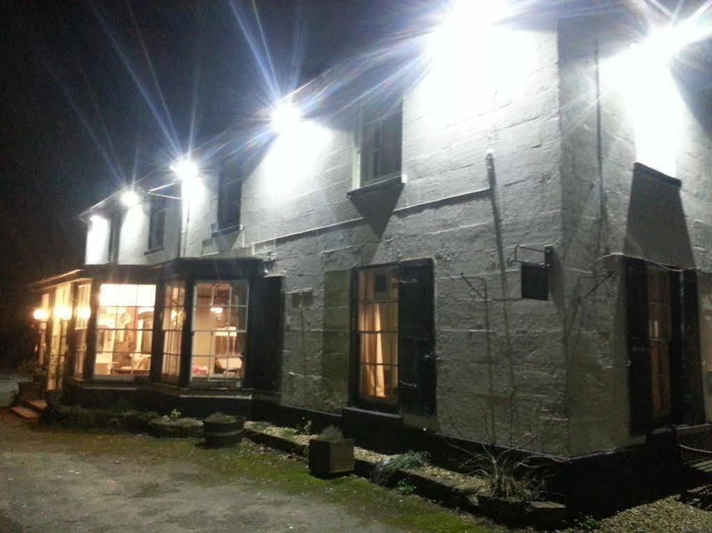 Bed and Breakfast The Penruddocke Arms Dinton  Экстерьер фото