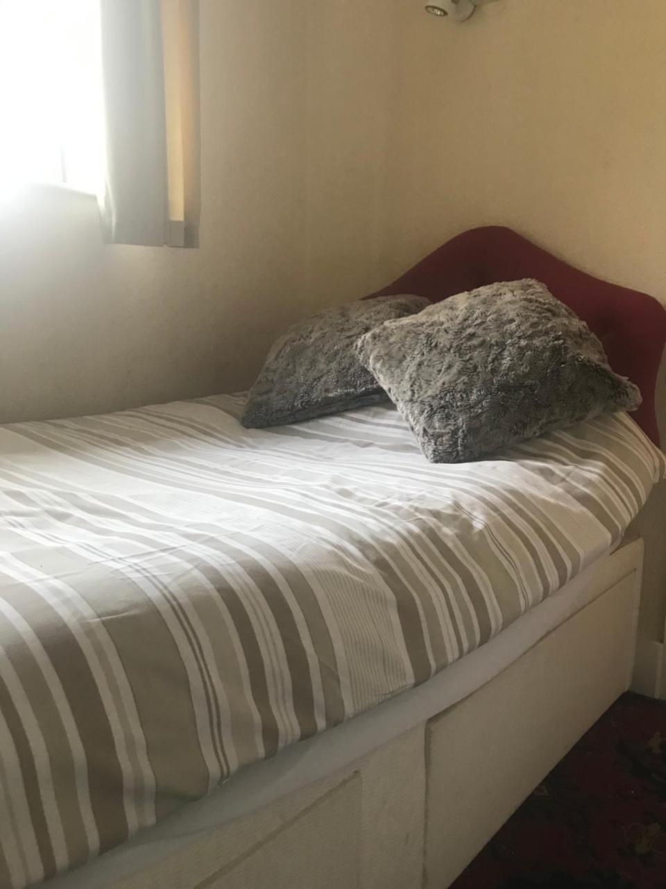 Bed and Breakfast The Penruddocke Arms Dinton  Экстерьер фото