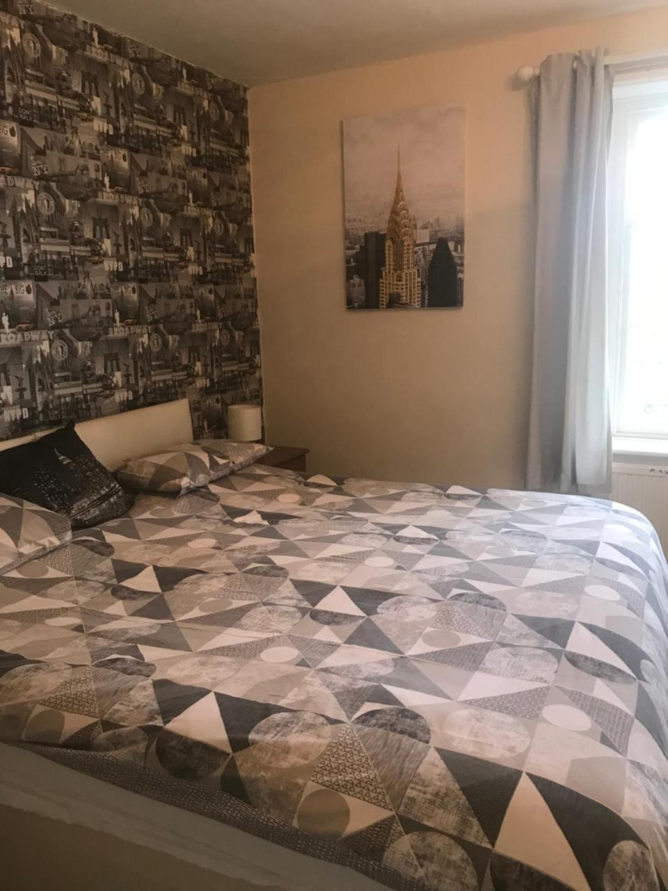 Bed and Breakfast The Penruddocke Arms Dinton  Экстерьер фото